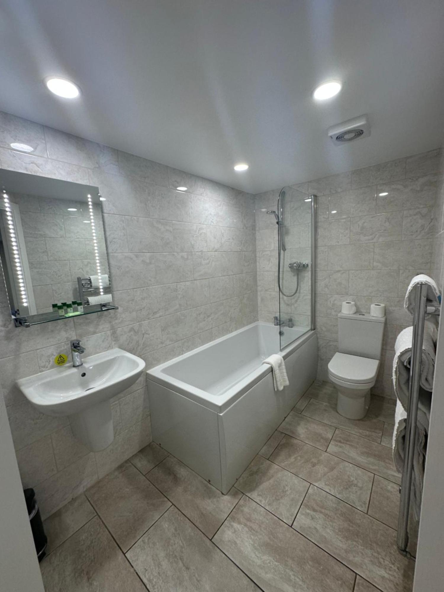Kings Croft Hotel Понтефракт Экстерьер фото