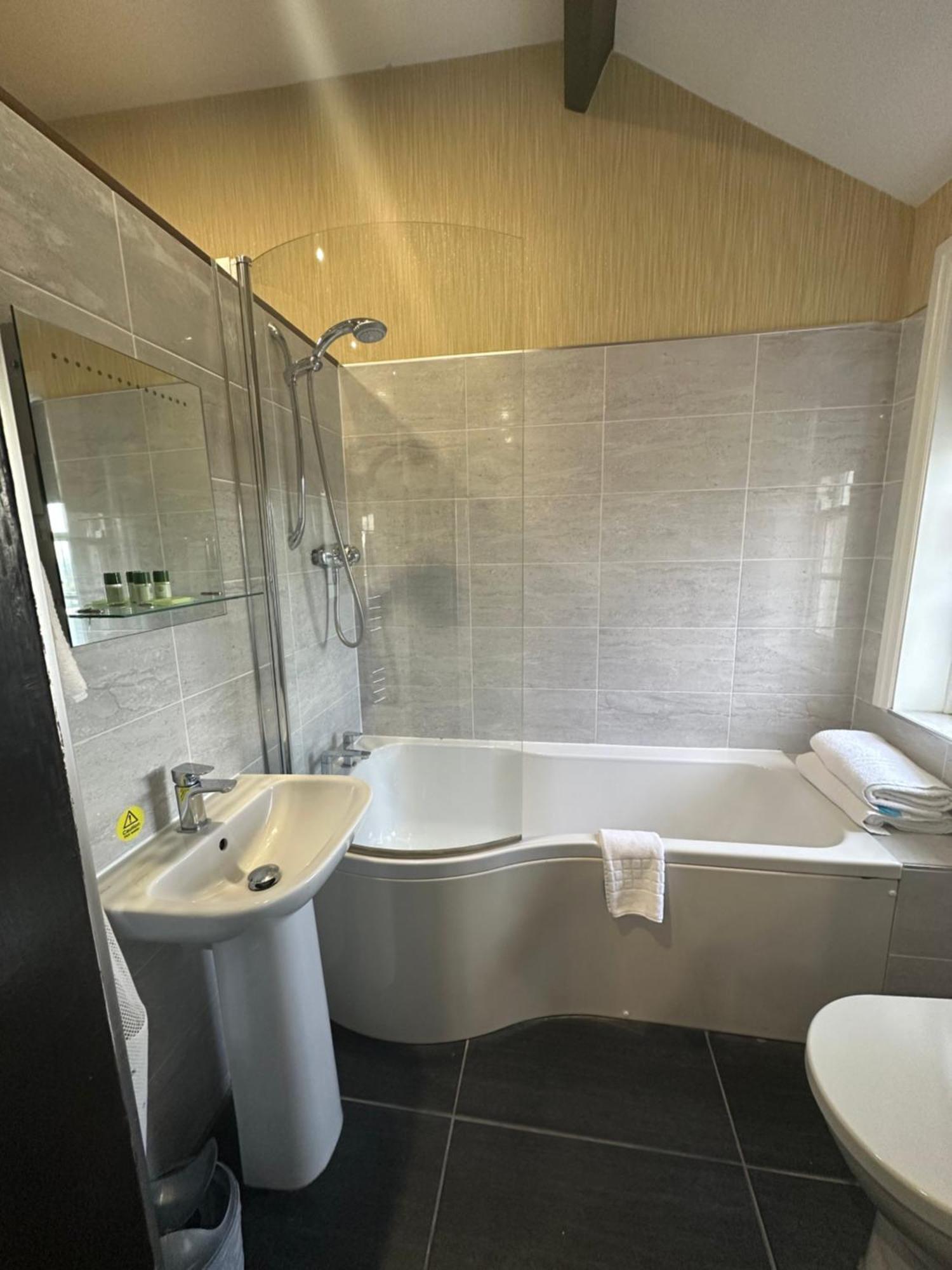 Kings Croft Hotel Понтефракт Экстерьер фото