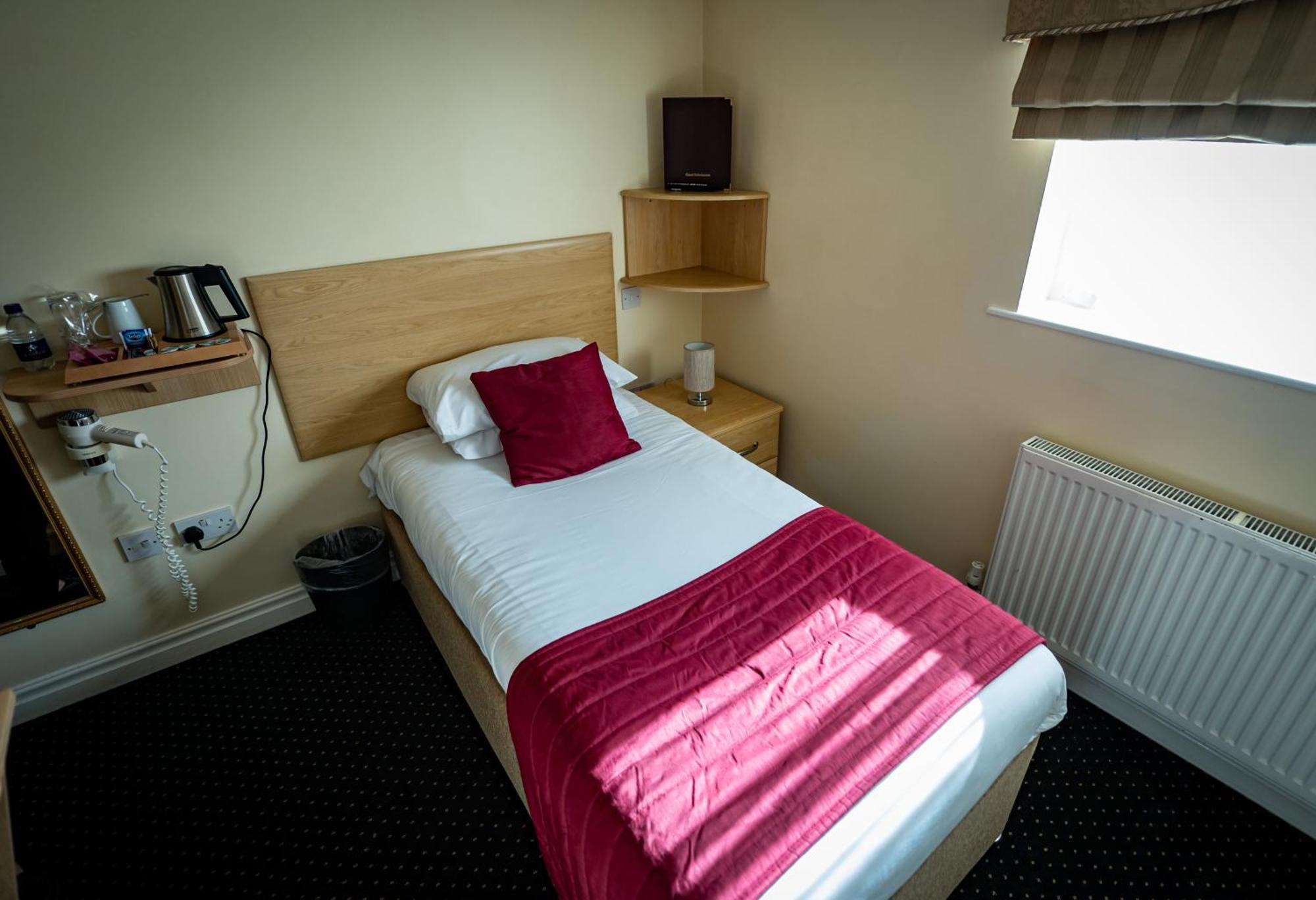 Kings Croft Hotel Понтефракт Экстерьер фото